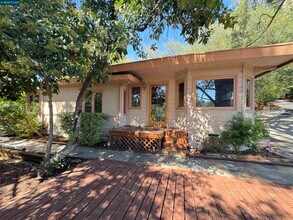 919 Janet Ln in Lafayette, CA - Building Photo - Building Photo