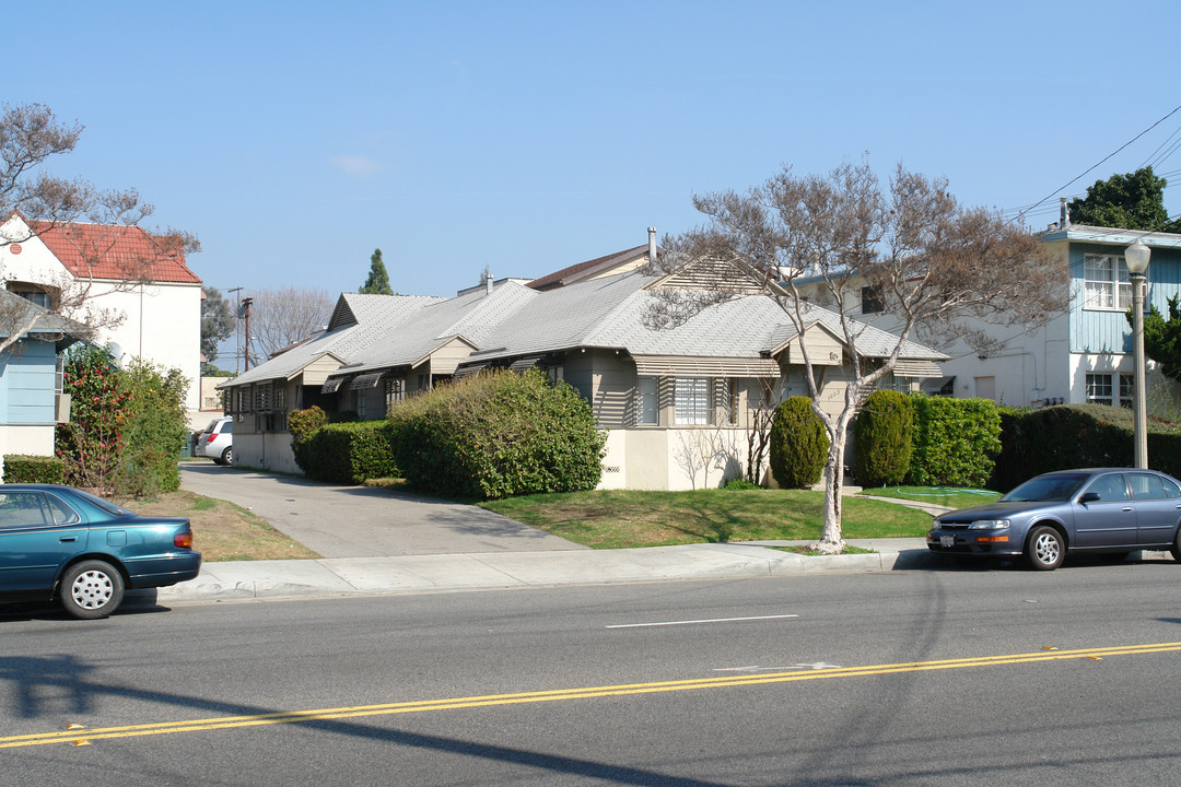 1003 E Chevy Chase Dr in Glendale, CA - Building Photo