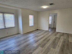 2466 Lincoln St in Hollywood, FL - Foto de edificio - Building Photo
