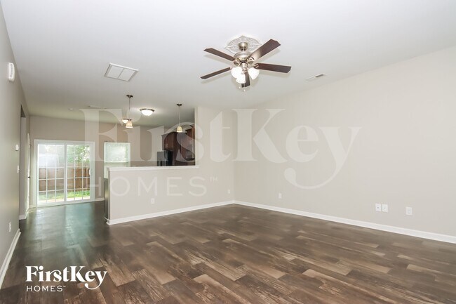 905 Little Dog Ln in Statesville, NC - Foto de edificio - Building Photo