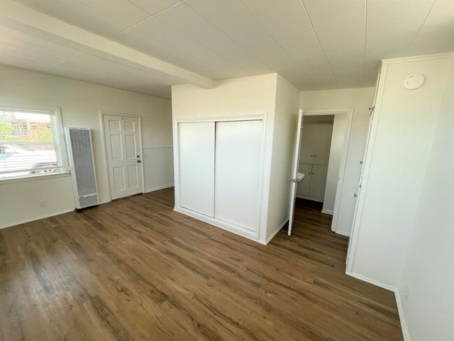 2457-2461 Pierpont Blvd in Ventura, CA - Building Photo - Building Photo