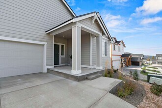 10813 N Beaverhead Rd in Spokane, WA - Building Photo - Building Photo