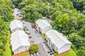 Cedarbrook Apartments in Morganton, NC - Building Photo - Building Photo