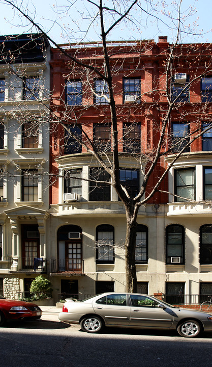 24 W 83rd St in New York, NY - Foto de edificio
