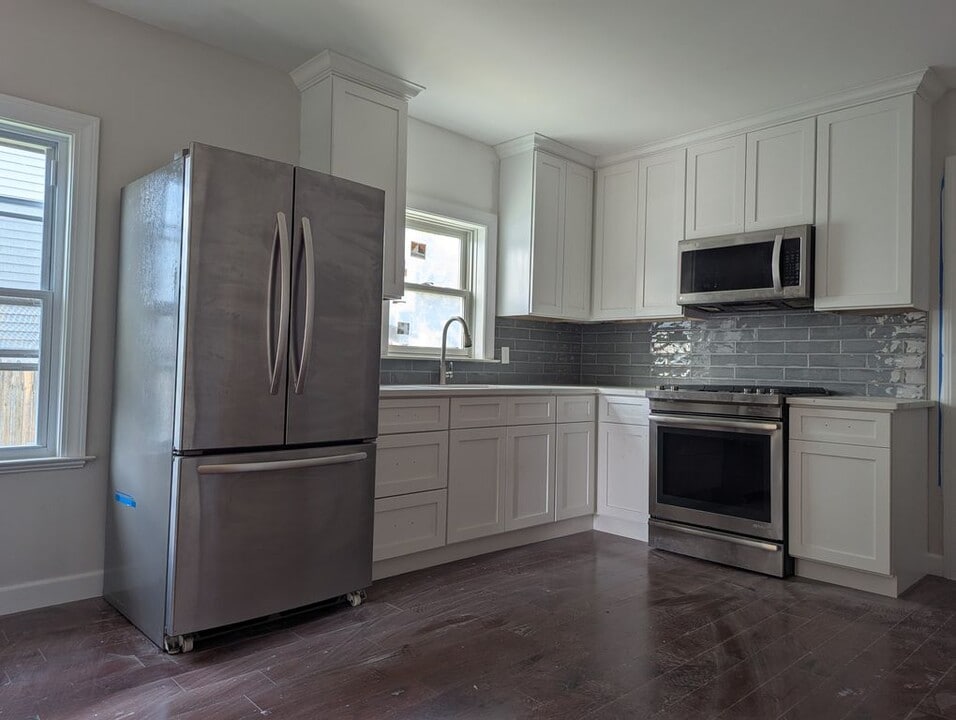 71 Trowel St in Bridgeport, CT - Building Photo