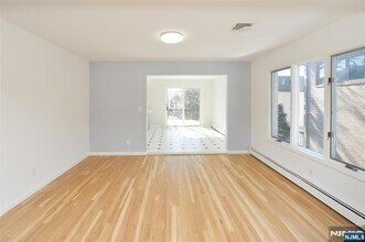 472 Central Blvd in Fort Lee, NJ - Building Photo - Building Photo