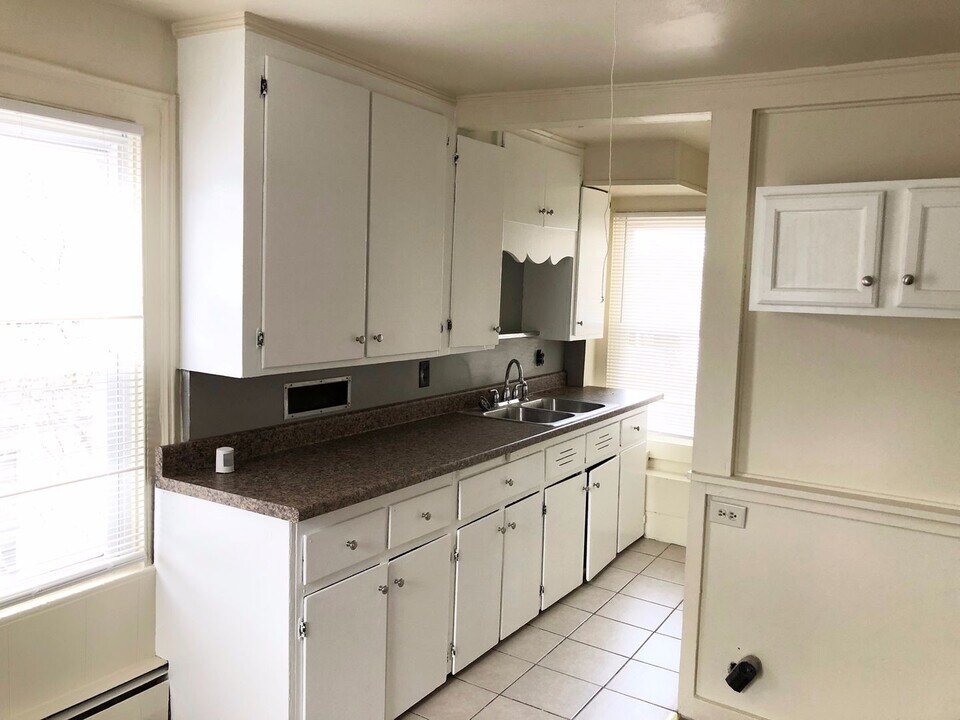 3 Tomlinson St in Ansonia, CT - Building Photo
