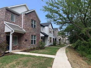 2339 E Amherst Aly in Fayetteville, AR - Building Photo - Building Photo