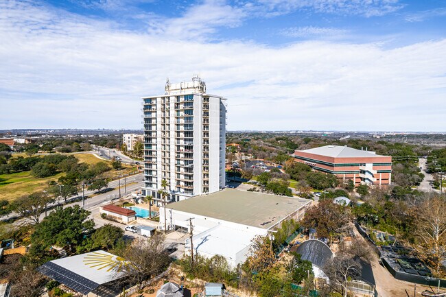 Olmos Tower in San Antonio, TX - Building Photo - Building Photo