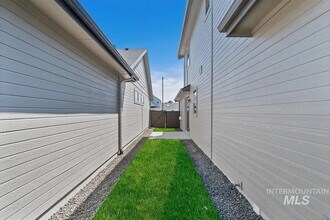 2300 E Valensole St in Meridian, ID - Building Photo - Building Photo