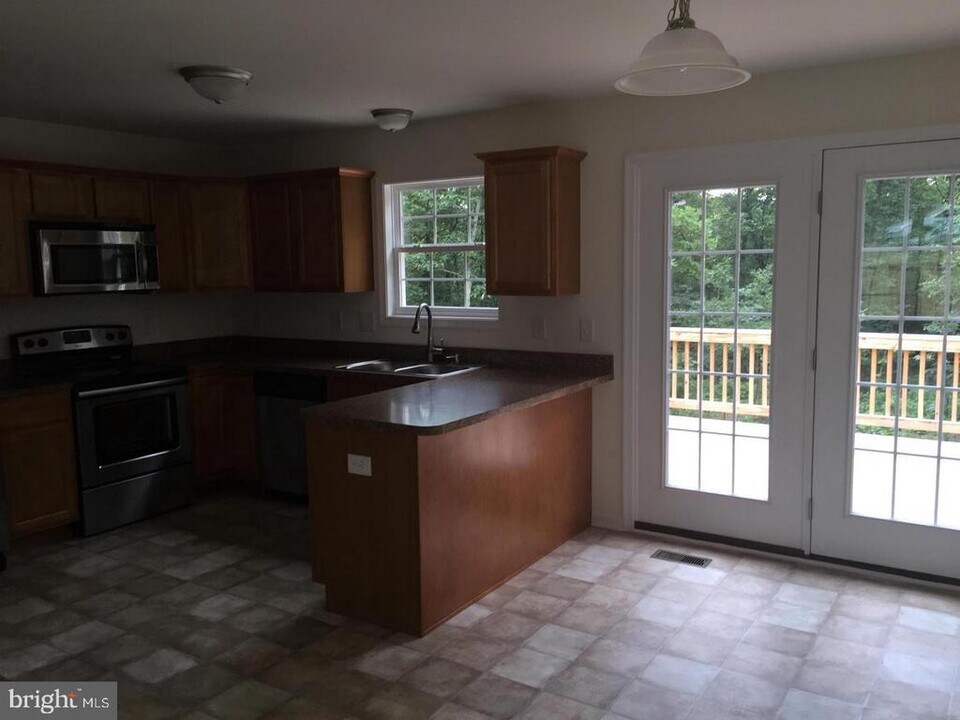 160 Tabasco Ln in Hedgesville, WV - Building Photo