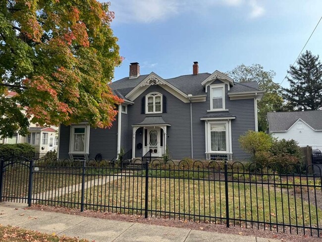 property at 1004 Pearl St