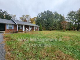 4914 S Grundy Quarles Hwy in Bloomington Springs, TN - Building Photo