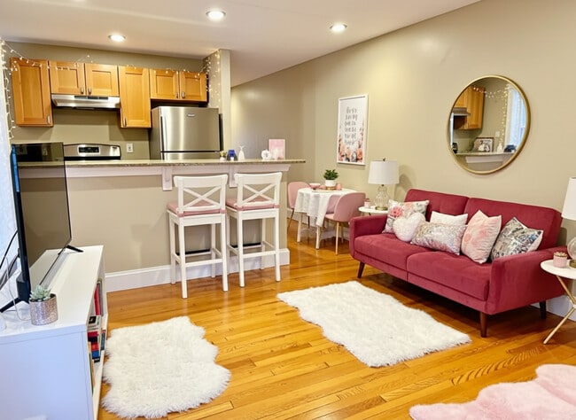 76 Egmont St, Unit 4 in Brookline, MA - Building Photo - Building Photo