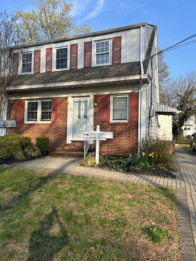 116 E Coulter Ave, Unit B