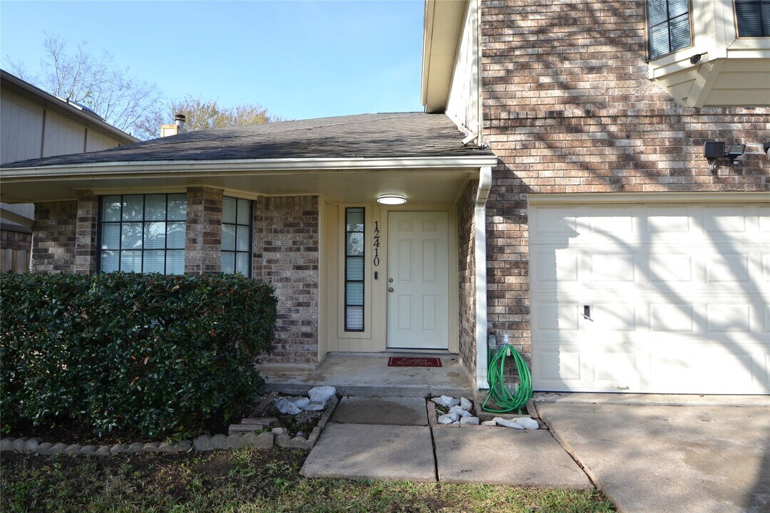 12410 Meadow Briar Dr in Stafford, TX - Building Photo