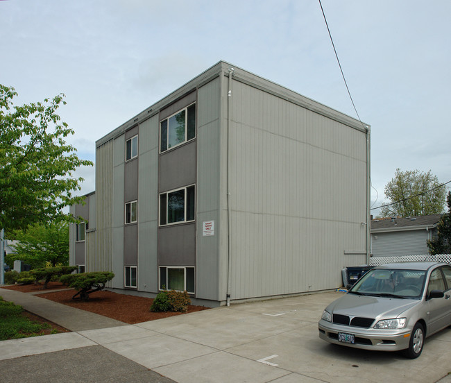 1765 NW Van Buren Ave in Corvallis, OR - Building Photo - Building Photo