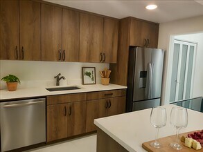 9494 Redmond Woodinville Rd NE, Unit B301 in Redmond, WA - Building Photo - Building Photo