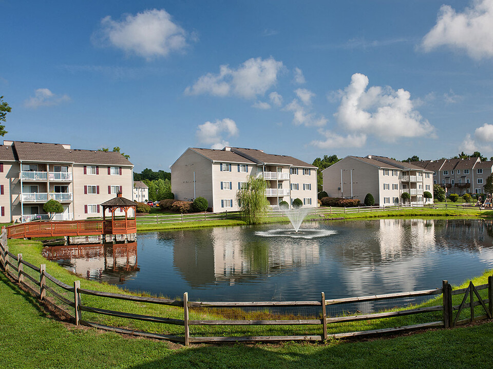 Lakeridge Square in Ashland, VA - Building Photo