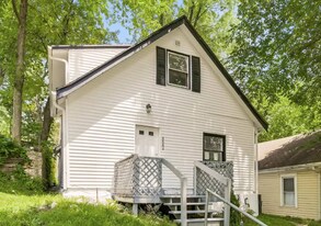 8842 Lexington Ave in Independence, MO - Building Photo