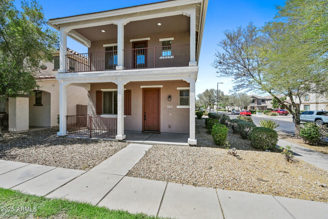 7104 S 7th Ln in Phoenix, AZ - Building Photo
