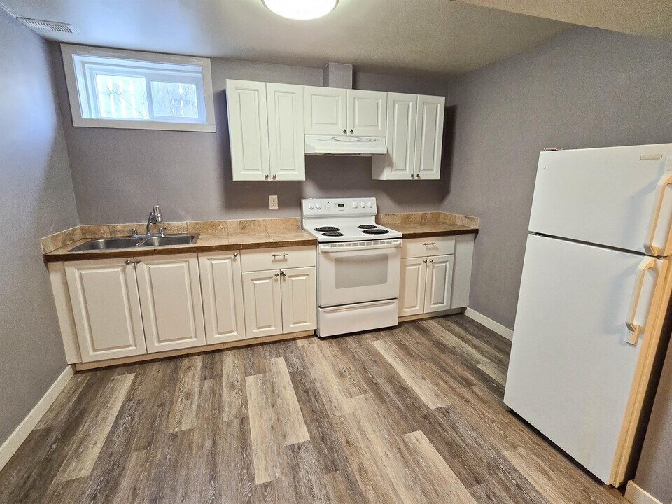 2145 Victoria St in Prince George, BC - Building Photo