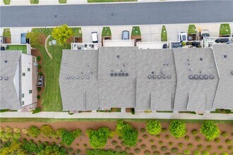 416 Montclair Ct in Woodstock, GA - Foto de edificio - Building Photo
