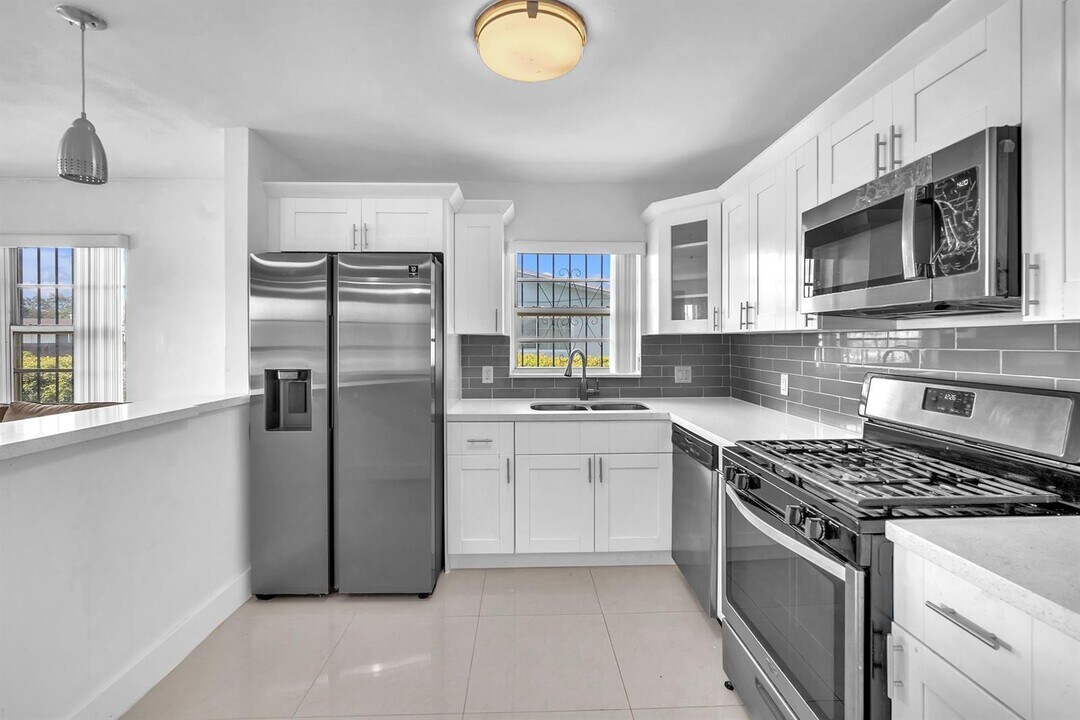 17115 NW 15th Ct in Miami, FL - Building Photo
