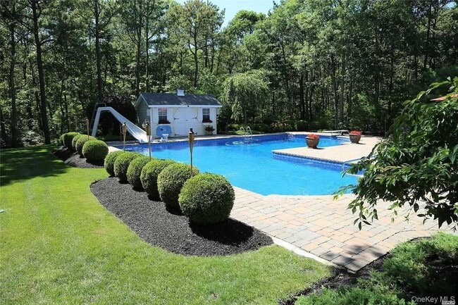 10 Messina Ave in Center Moriches, NY - Building Photo - Building Photo