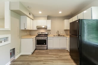 4201 S Jasmin Ct in Winston-Salem, NC - Building Photo - Building Photo