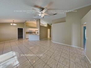 130 Thousand Oaks Blvd in Davenport, FL - Foto de edificio - Building Photo