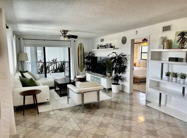 1975 SE 3rd St in Deerfield Beach, FL - Foto de edificio - Building Photo