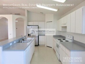 8613 Fawn Creek Dr in Tampa, FL - Building Photo - Building Photo