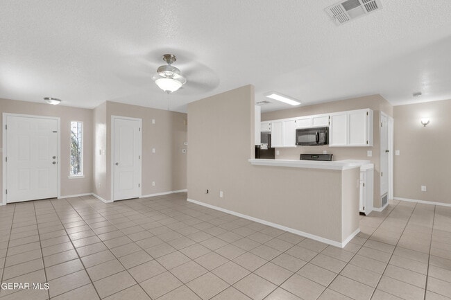 12163 Tower View Dr in El Paso, TX - Foto de edificio - Building Photo
