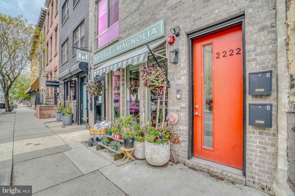 2222 Frankford Ave in Philadelphia, PA - Foto de edificio
