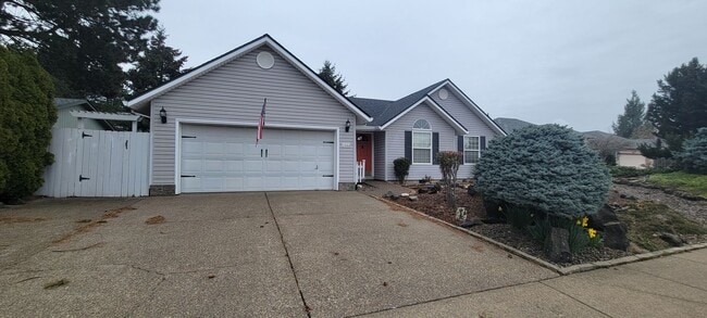 1583 SW James St in McMinnville, OR - Building Photo - Building Photo