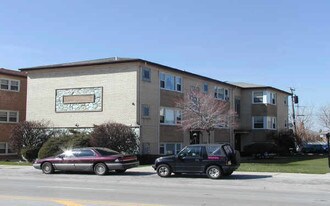7510 W Lawrence Ave in Harwood Heights, IL - Building Photo