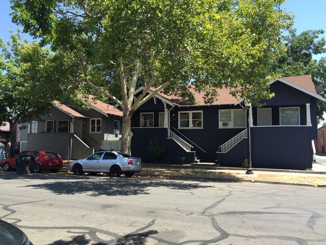 33rd St Apartments