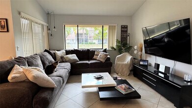 5641 Coach House Cir in Boca Raton, FL - Building Photo - Building Photo