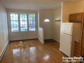 202 Hurley St, Unit 202 Hurley Street in Cambridge, MA - Building Photo