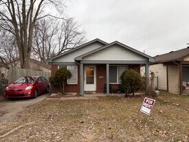 15541 Frazho Rd in Roseville, MI - Building Photo