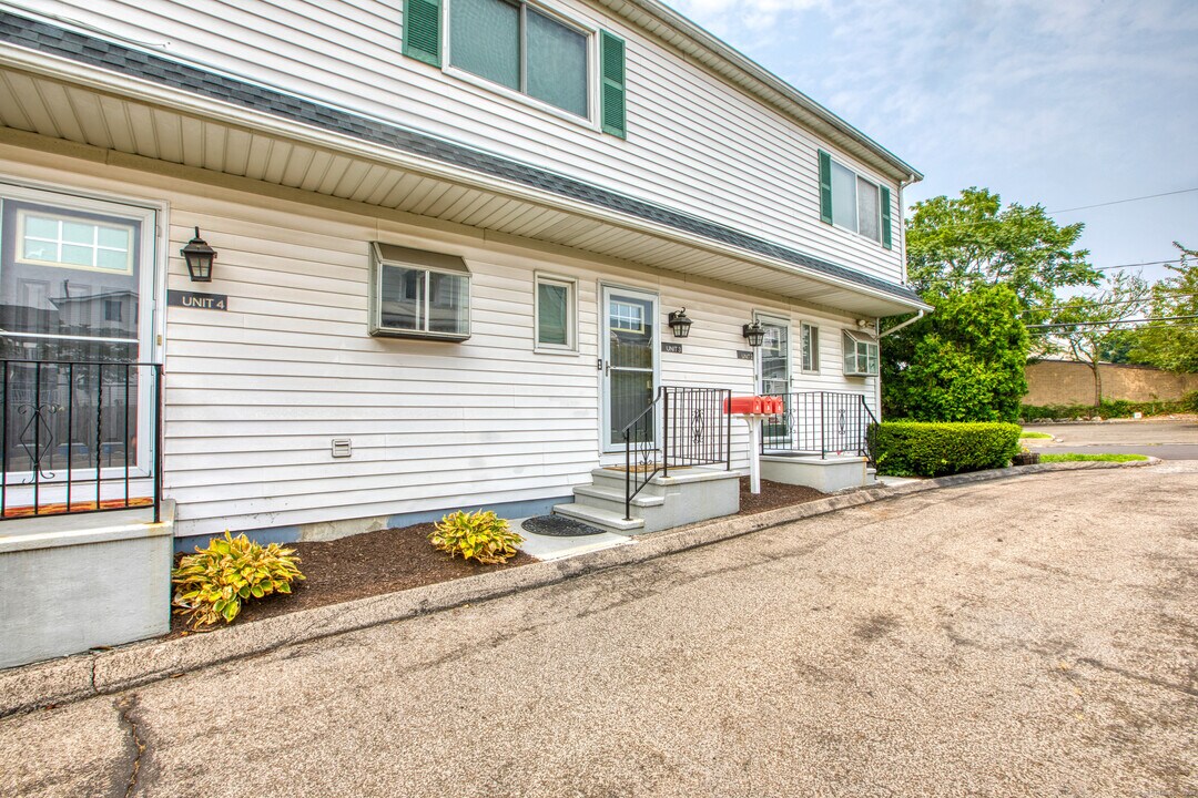199 Wardwell St in Stamford, CT - Building Photo