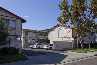 Bay Pointe Apartments in Chula Vista, CA - Building Photo - Building Photo