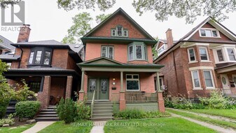 218 Rusholme Rd in Toronto, ON - Building Photo