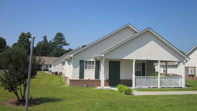 Meadow Crossing in Beulaville, NC - Building Photo - Building Photo