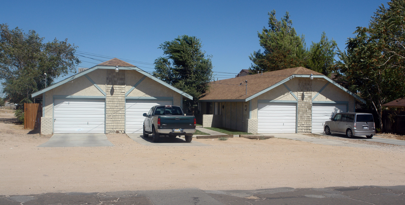 15984 Olive St in Hesperia, CA - Building Photo