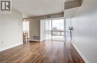 55 Blue Springs Dr in Waterloo, ON - Building Photo - Building Photo