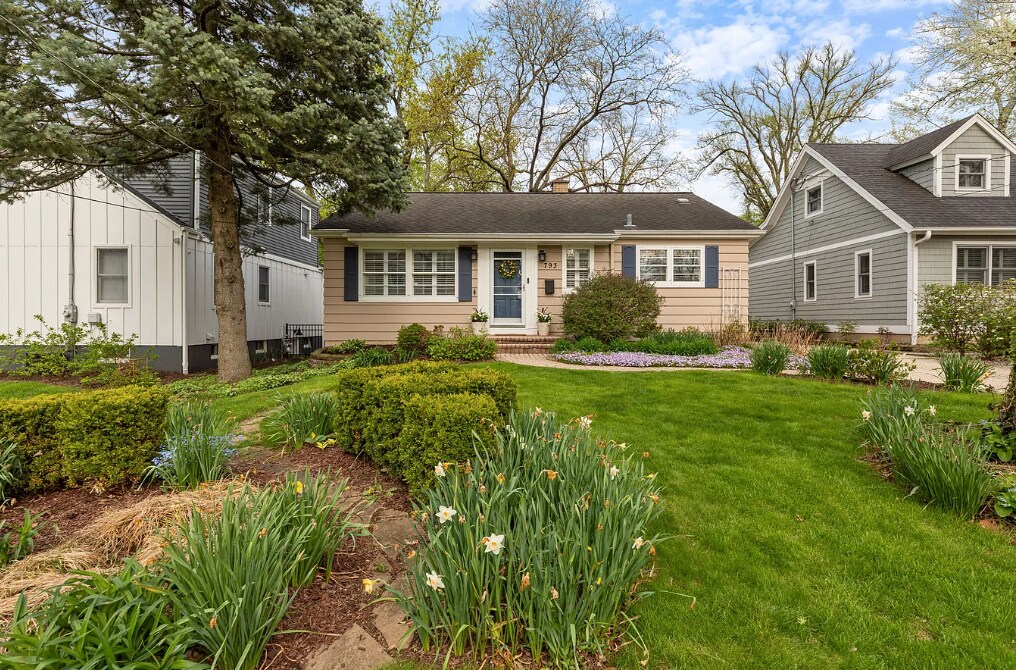 793 Pleasant Ave in Glen Ellyn, IL - Building Photo