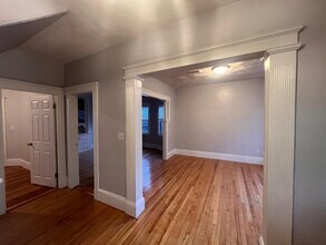 108 W Quincy St, Unit 1 in Somerville, MA - Foto de edificio - Building Photo