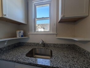 145 Main St, Unit 6 in Newmarket, NH - Foto de edificio - Building Photo